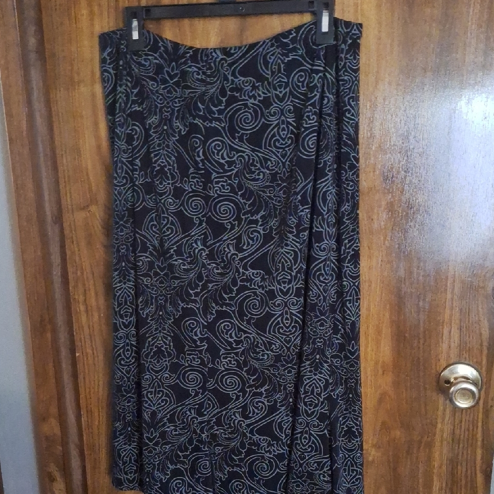 Elegant Black and Green Patterned Knit Skirt